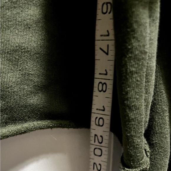 Pink VS olive pink off the shoulders crop top sweatshirt - Picture 7 of 12